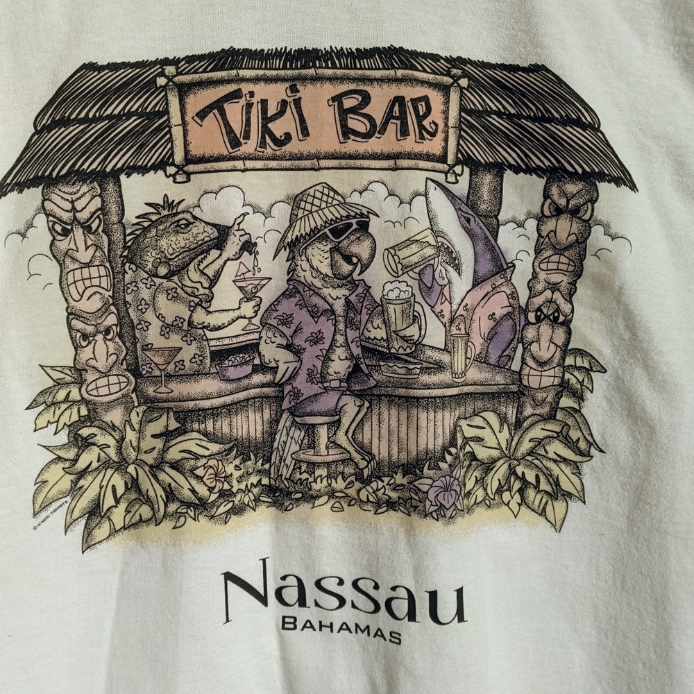 Tiki Bar Parrot T-shirt Changes Color in the Sun